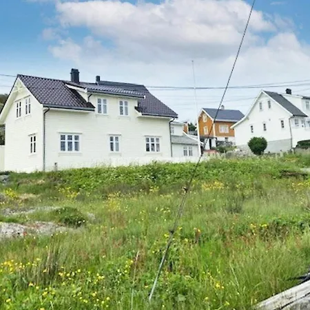 6 Person In Hernar-by Traum