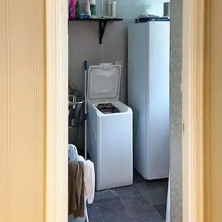 6 Person In Hernar-by Traum