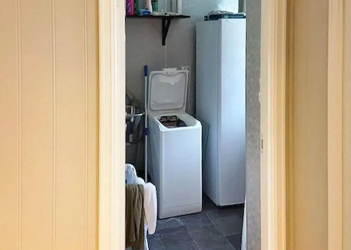 6 Person In Hernar-by Traum